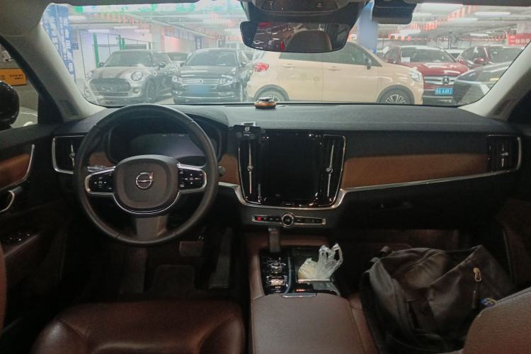 Used Volvo S90 New Energy 2020 T8 e-Drive Hybrid – Zhiyi Luxury Edition Center Console
