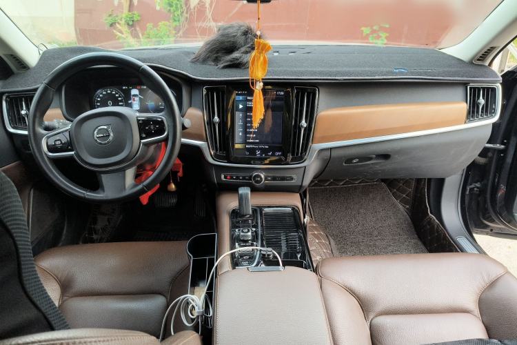 Used Volvo S90 New Energy 2020 T8 e-Drive Hybrid – Zhiyi Luxury Edition Center Console