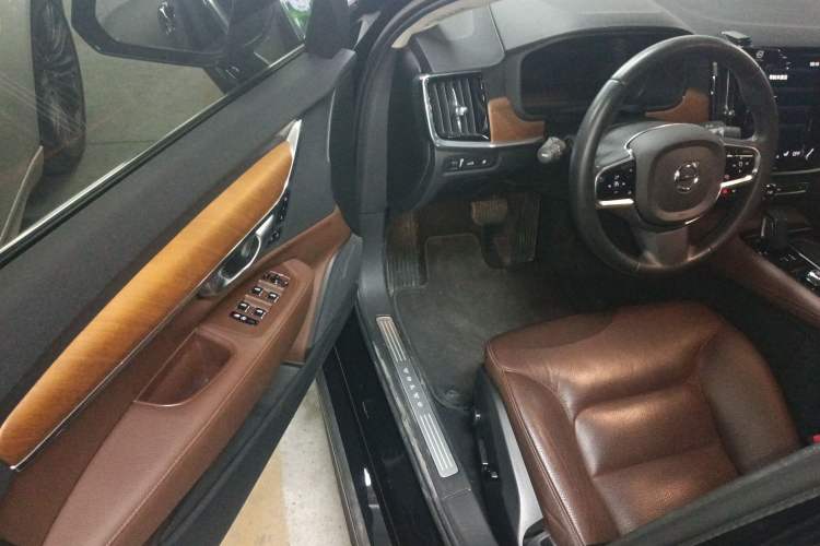 Used Volvo S90 New Energy 2020 T8 e-Drive Hybrid – Zhiyi Luxury Edition Driver Seat