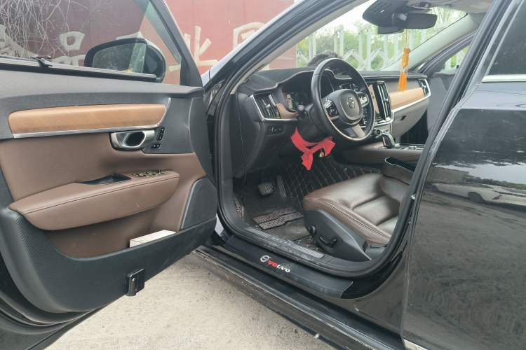 Used Volvo S90 New Energy 2020 T8 e-Drive Hybrid – Zhiyi Luxury Edition Driver Seat