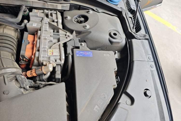 Used Volvo S90 New Energy 2020 T8 e-Drive Hybrid – Zhiyi Luxury Edition Engine Bay Left