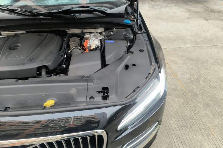 Used Volvo S90 New Energy 2020 T8 e-Drive Hybrid – Zhiyi Luxury Edition Engine Bay Left