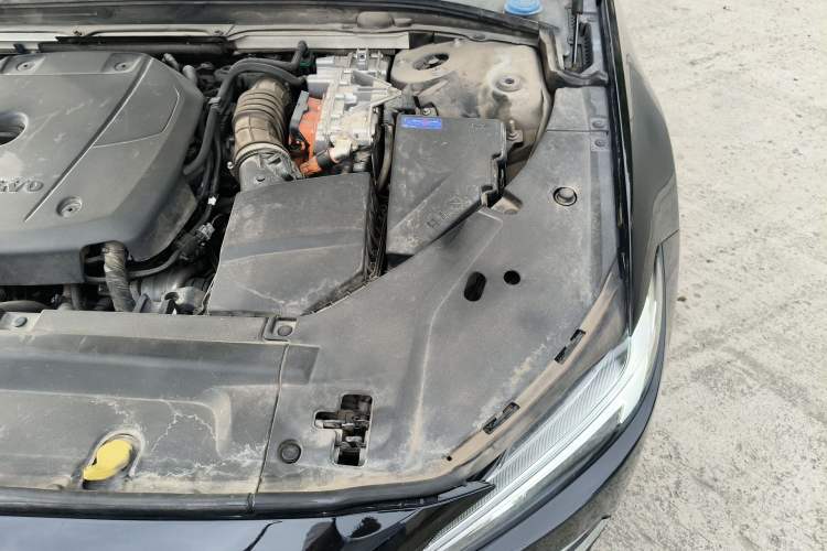 Used Volvo S90 New Energy 2020 T8 e-Drive Hybrid – Zhiyi Luxury Edition Engine Bay Left