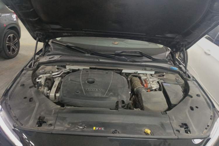 Used Volvo S90 New Energy 2020 T8 e-Drive Hybrid – Zhiyi Luxury Edition Engine Bay
