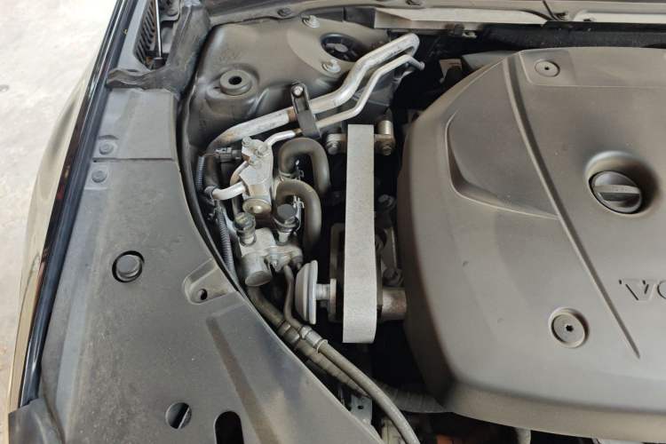 Used Volvo S90 New Energy 2020 T8 e-Drive Hybrid – Zhiyi Luxury Edition Engine Bay Right