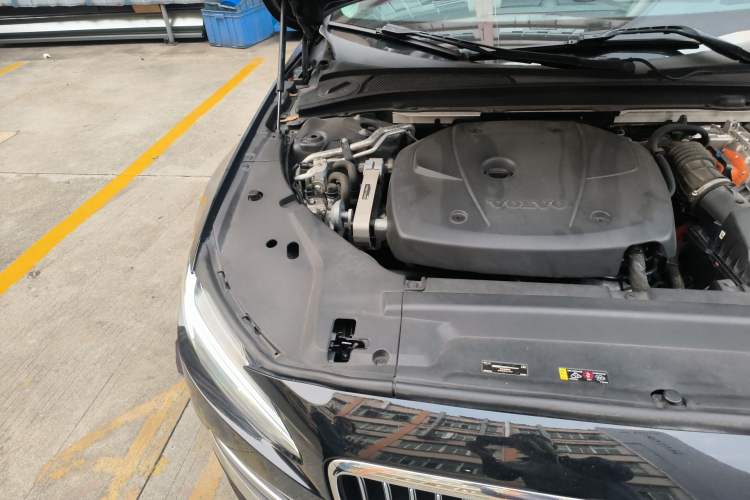 Used Volvo S90 New Energy 2020 T8 e-Drive Hybrid – Zhiyi Luxury Edition Engine Bay Right