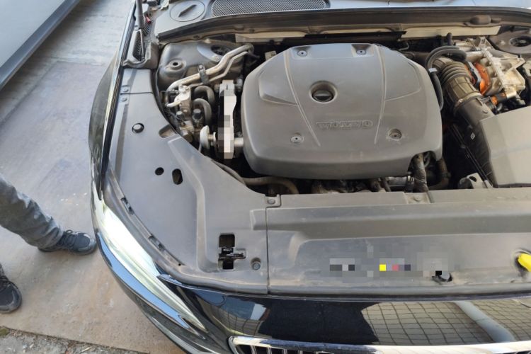 Used Volvo S90 New Energy 2020 T8 e-Drive Hybrid – Zhiyi Luxury Edition Engine Bay Right