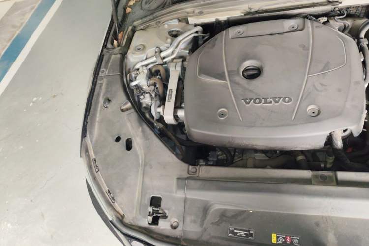 Used Volvo S90 New Energy 2020 T8 e-Drive Hybrid – Zhiyi Luxury Edition Engine Bay Right