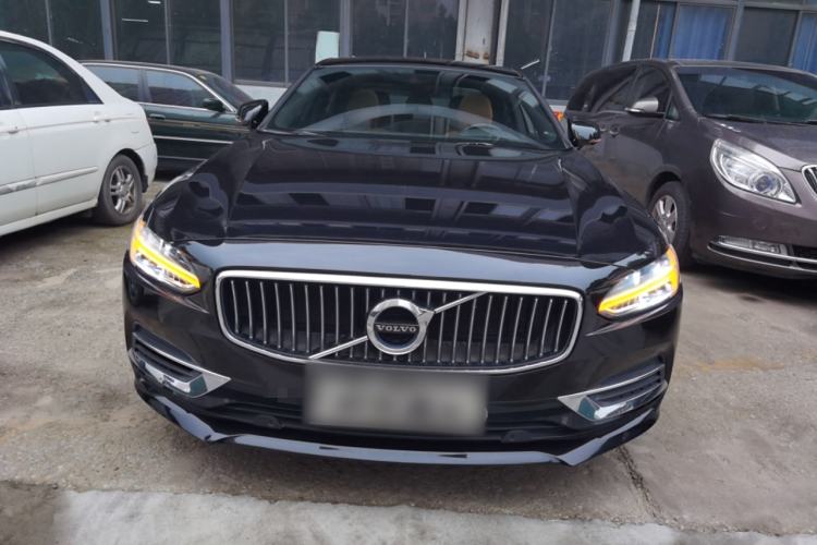 Used Volvo S90 New Energy 2020 T8 e-Drive Hybrid – Zhiyi Luxury Edition Exterior 1