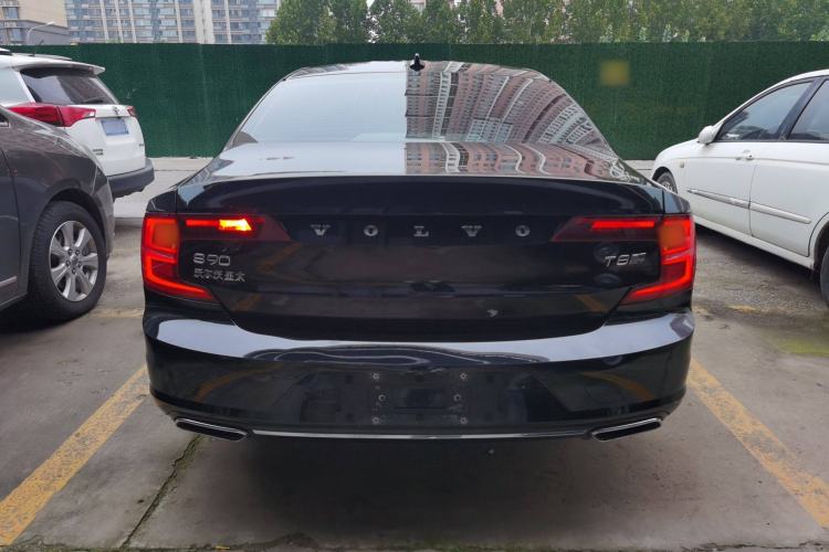 Used Volvo S90 New Energy 2020 T8 e-Drive Hybrid – Zhiyi Luxury Edition Exterior 4