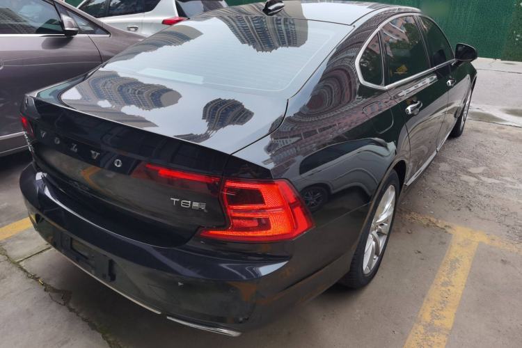 Used Volvo S90 New Energy 2020 T8 e-Drive Hybrid – Zhiyi Luxury Edition Exterior 5