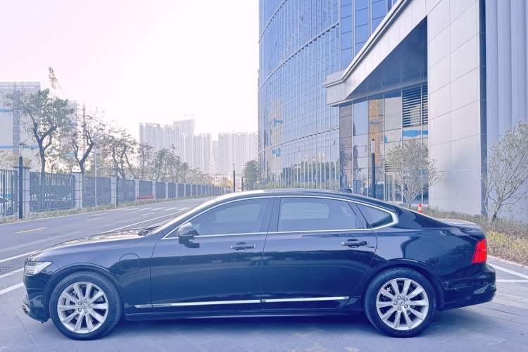 Used Volvo S90 New Energy 2020 T8 e-Drive Hybrid – Zhiyi Luxury Edition Exterior 6