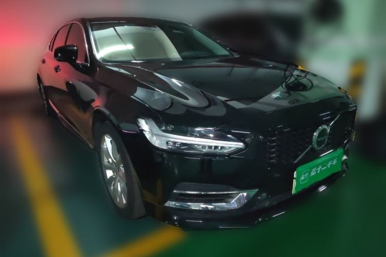Used Volvo S90 New Energy 2020 T8 e-Drive Hybrid – Zhiyi Luxury Edition Front Right 45 Deg