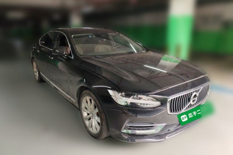 Used Volvo S90 New Energy 2020 T8 e-Drive Hybrid – Zhiyi Luxury Edition Front Right 45 Deg