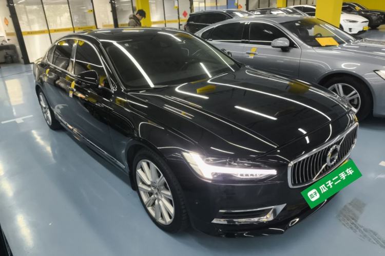 Used Volvo S90 New Energy 2020 T8 eDrive Hybrid Luxury Edition Front Right 45 Deg