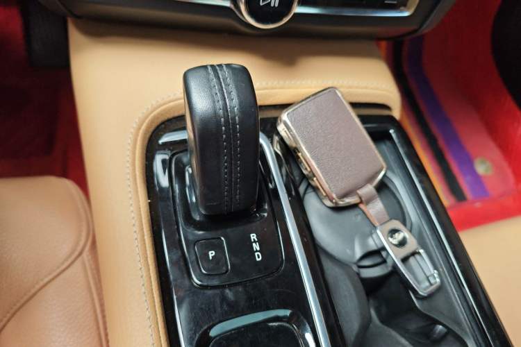 Used Volvo S90 New Energy 2020 T8 e-Drive Hybrid – Zhiyi Luxury Edition Gear Lever