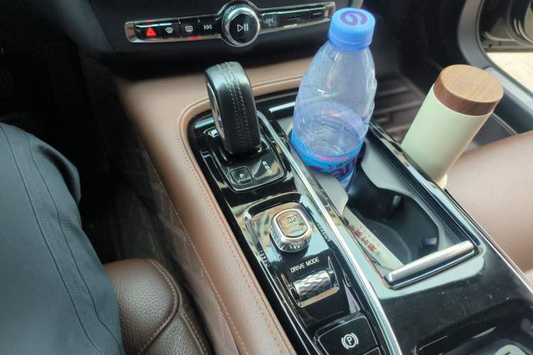 Used Volvo S90 New Energy 2020 T8 e-Drive Hybrid – Zhiyi Luxury Edition Gear Lever