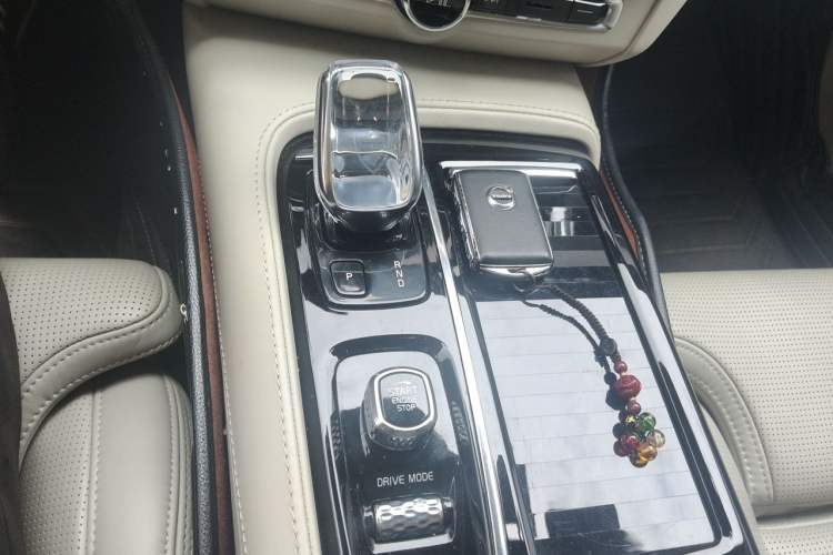 Used Volvo S90 New Energy 2020 T8 eDrive Hybrid Luxury Edition Gear Lever