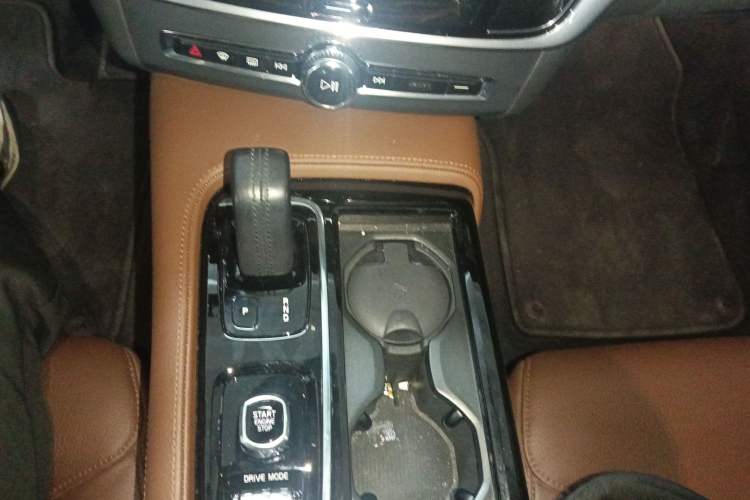 Used Volvo S90 New Energy 2020 T8 e-Drive Hybrid – Zhiyi Luxury Edition Gear Lever