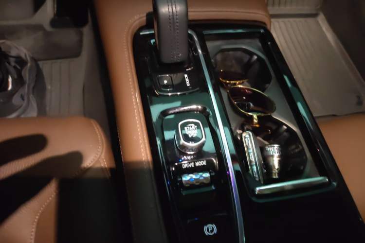 Used Volvo S90 New Energy 2020 T8 e-Drive Hybrid – Zhiyi Luxury Edition Gear Lever