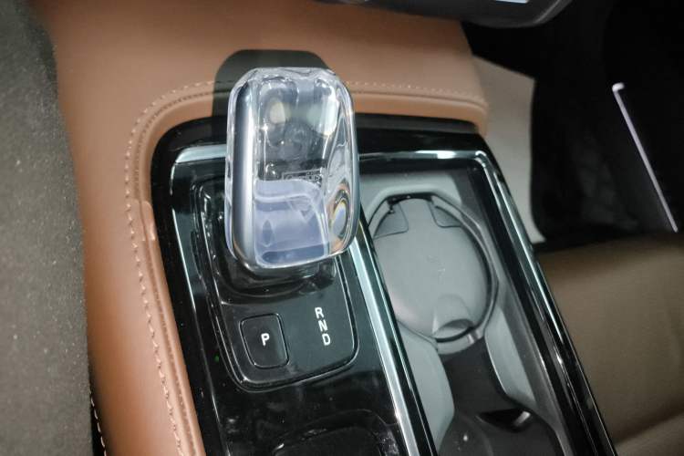 Used Volvo S90 New Energy 2020 T8 eDrive Hybrid Luxury Edition Gear Lever