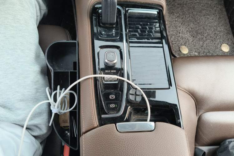 Used Volvo S90 New Energy 2020 T8 e-Drive Hybrid – Zhiyi Luxury Edition Gear Lever