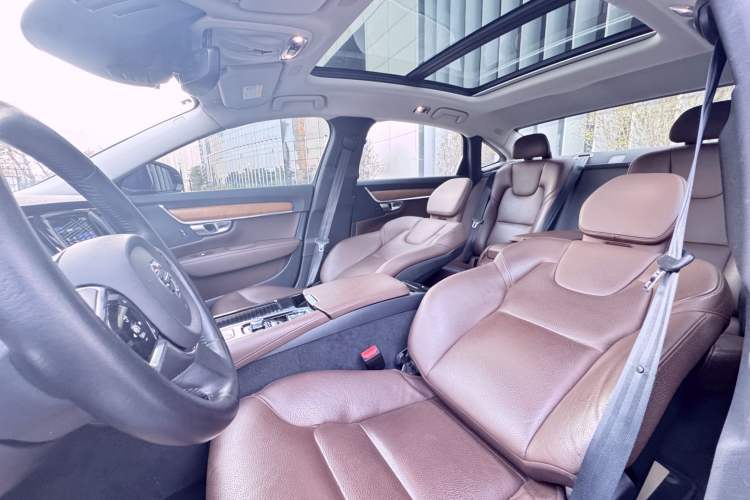 Used Volvo S90 New Energy 2020 T8 e-Drive Hybrid – Zhiyi Luxury Edition Headliner