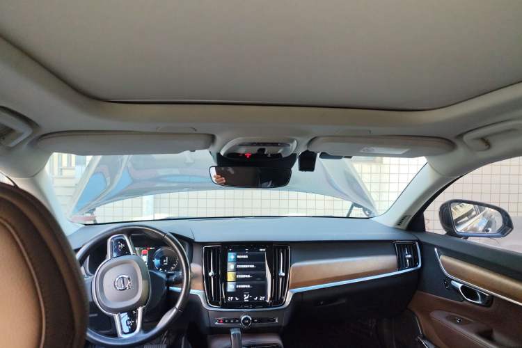 Used Volvo S90 New Energy 2020 T8 e-Drive Hybrid – Zhiyi Luxury Edition Headliner