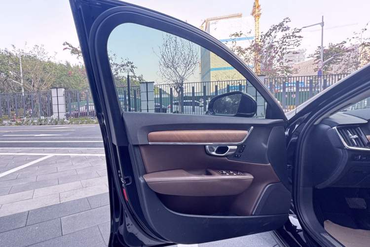 Used Volvo S90 New Energy 2020 T8 e-Drive Hybrid – Zhiyi Luxury Edition Interior 10