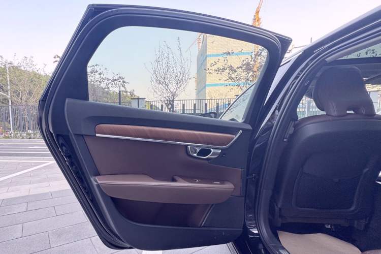 Used Volvo S90 New Energy 2020 T8 e-Drive Hybrid – Zhiyi Luxury Edition Interior 11