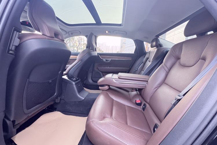 Used Volvo S90 New Energy 2020 T8 e-Drive Hybrid – Zhiyi Luxury Edition Interior 4