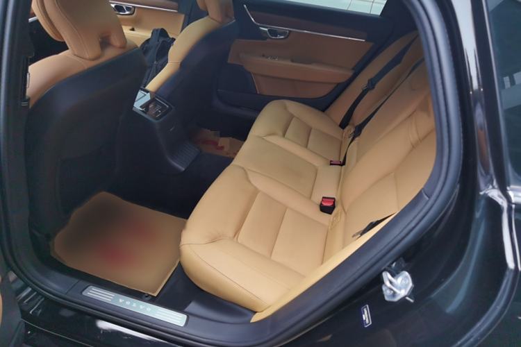 Used Volvo S90 New Energy 2020 T8 e-Drive Hybrid – Zhiyi Luxury Edition Interior 4