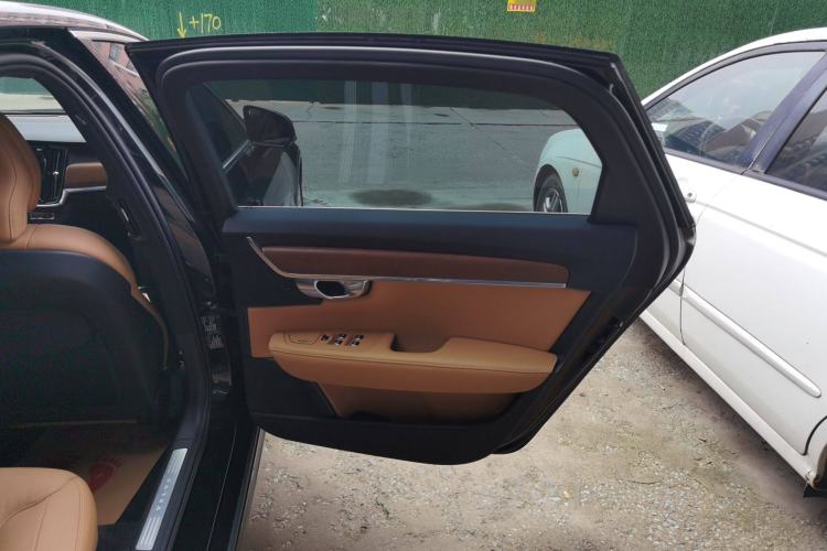 Used Volvo S90 New Energy 2020 T8 e-Drive Hybrid – Zhiyi Luxury Edition Interior 6