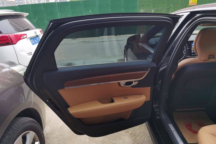 Used Volvo S90 New Energy 2020 T8 e-Drive Hybrid – Zhiyi Luxury Edition Interior 8