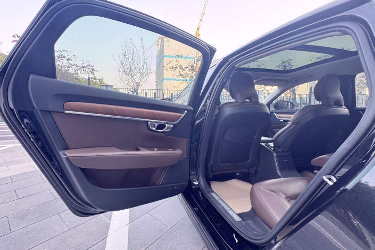 Used Volvo S90 New Energy 2020 T8 e-Drive Hybrid – Zhiyi Luxury Edition Interior 9