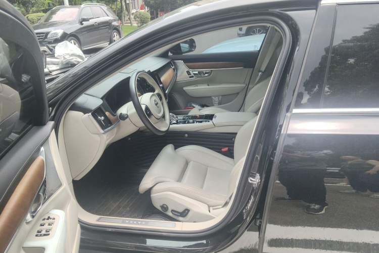 Used Volvo S90 New Energy 2020 T8 eDrive Hybrid Luxury Edition Left Front Seat