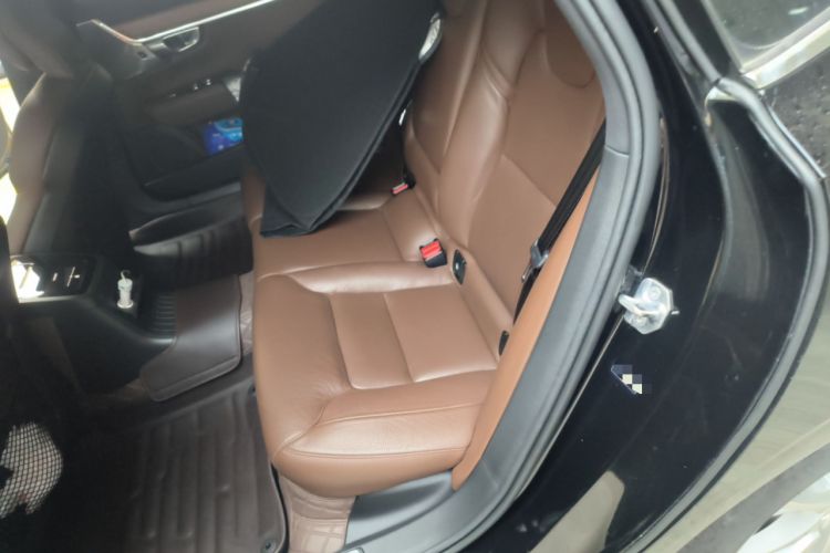 Used Volvo S90 New Energy 2020 T8 e-Drive Hybrid – Zhiyi Luxury Edition Left Rear Seat