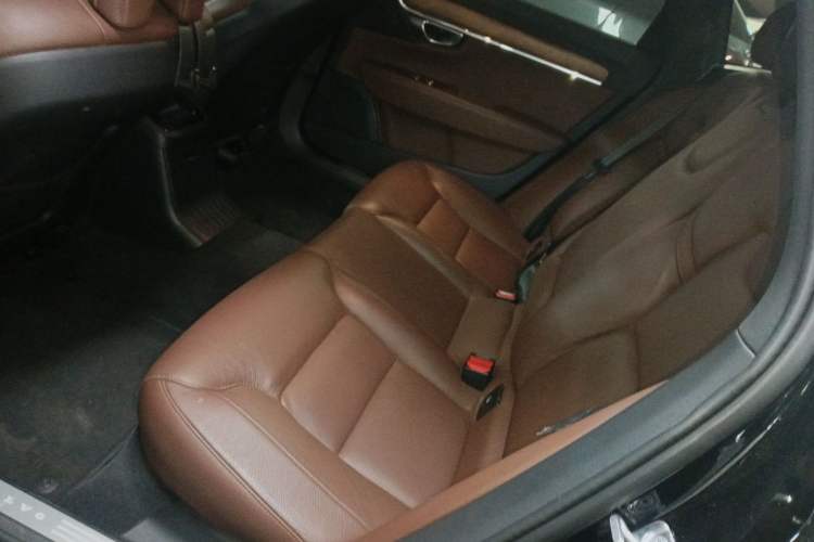 Used Volvo S90 New Energy 2020 T8 e-Drive Hybrid – Zhiyi Luxury Edition Left Rear Seat