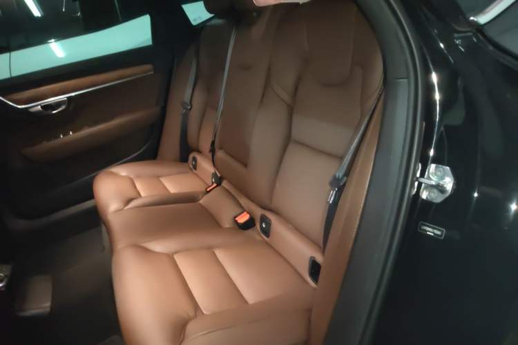 Used Volvo S90 New Energy 2020 T8 e-Drive Hybrid – Zhiyi Luxury Edition Left Rear Seat