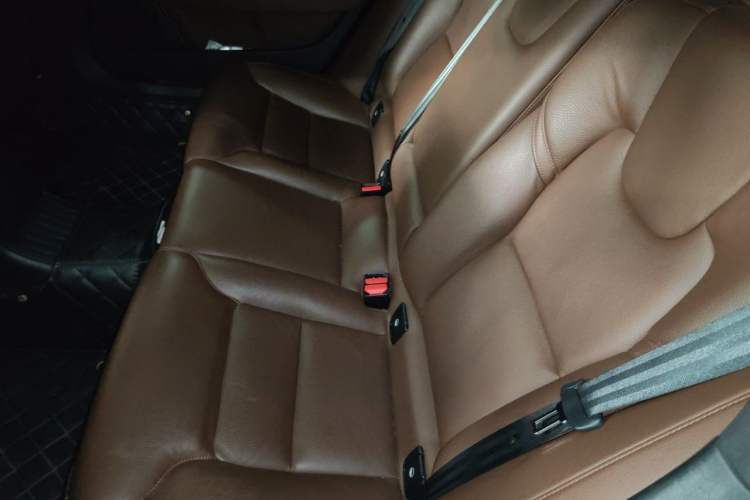 Used Volvo S90 New Energy 2020 T8 e-Drive Hybrid – Zhiyi Luxury Edition Left Rear Seat