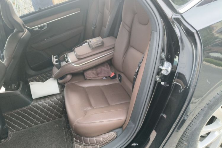 Used Volvo S90 New Energy 2020 T8 e-Drive Hybrid – Zhiyi Luxury Edition Left Rear Seat
