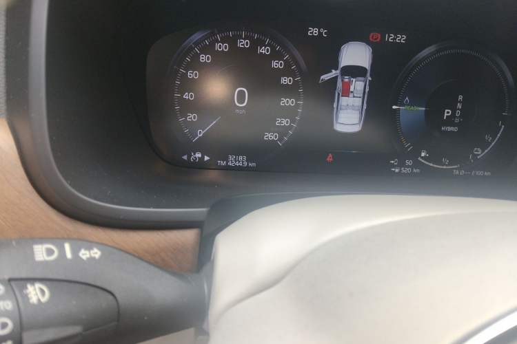 Used Volvo S90 New Energy 2020 T8 eDrive Hybrid Luxury Edition Odometer Close Up
