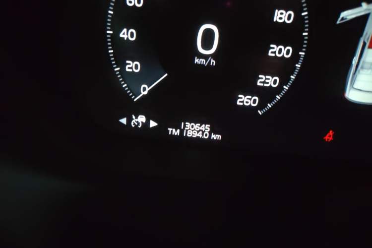 Used Volvo S90 New Energy 2020 T8 e-Drive Hybrid – Zhiyi Luxury Edition Odometer Close Up