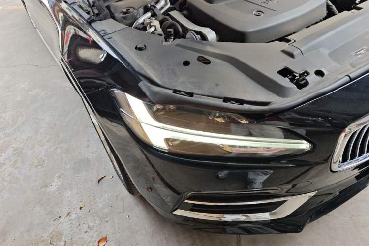 Used Volvo S90 New Energy 2020 T8 e-Drive Hybrid – Zhiyi Luxury Edition Right Front Headlight
