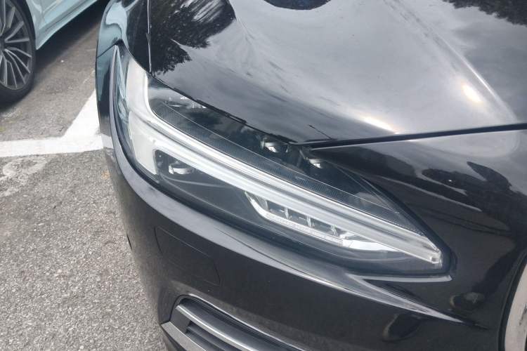 Used Volvo S90 New Energy 2020 T8 eDrive Hybrid Luxury Edition Right Front Headlight