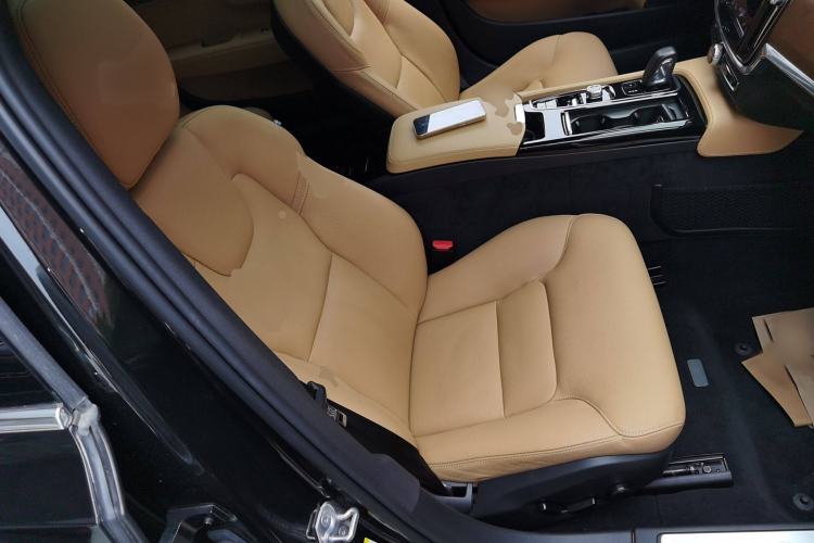 Used Volvo S90 New Energy 2020 T8 e-Drive Hybrid – Zhiyi Luxury Edition Right Front Seat