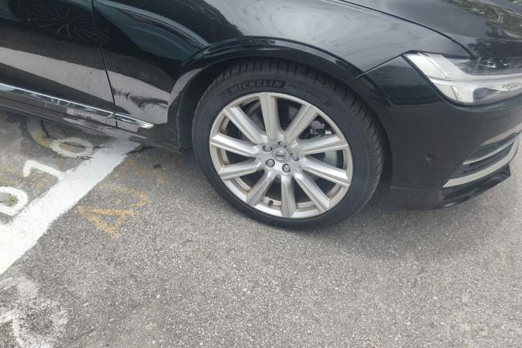 Used Volvo S90 New Energy 2020 T8 eDrive Hybrid Luxury Edition Right Front Wheel Hub
