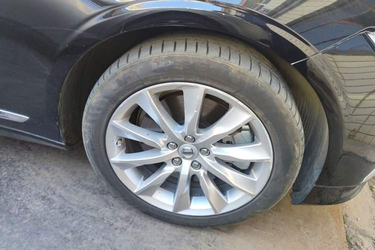 Used Volvo S90 New Energy 2020 T8 e-Drive Hybrid – Zhiyi Luxury Edition Right Front Wheel Hub