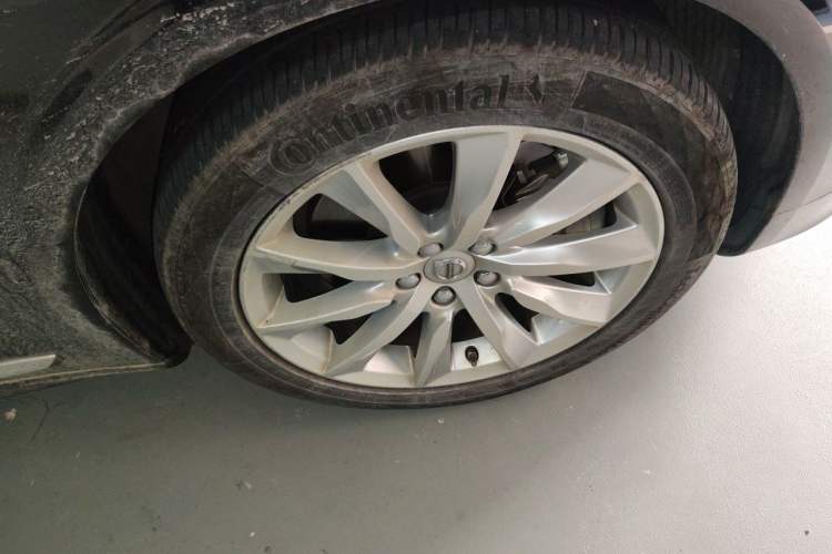 Used Volvo S90 New Energy 2020 T8 e-Drive Hybrid – Zhiyi Luxury Edition Right Front Wheel Hub