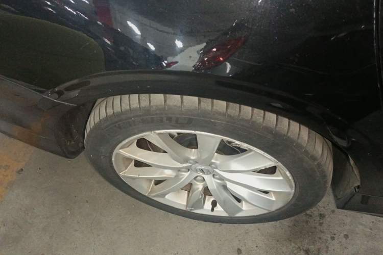Used Volvo S90 New Energy 2020 T8 e-Drive Hybrid – Zhiyi Luxury Edition Right Rear Wheel Hub